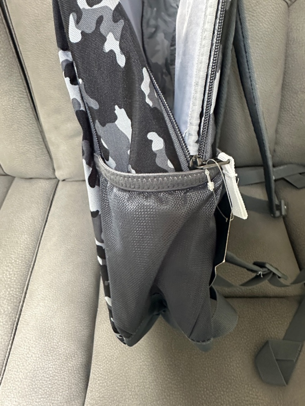 Under Armour Men’s Black & Gray Camo Backpack with White Accents - Picture 5 of 9